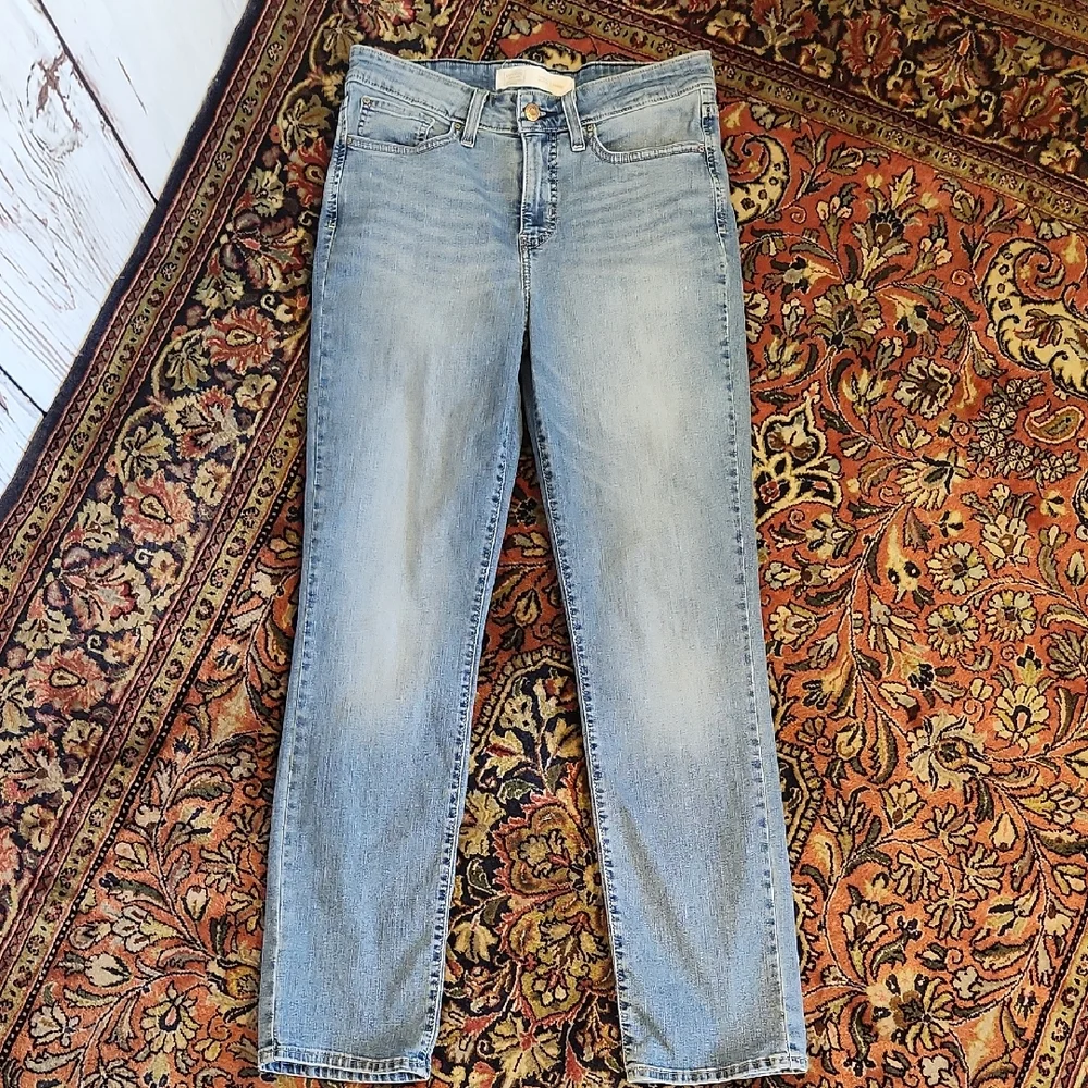 Levi's Lightweight Light Wash Totally Shaping Straight Jeans 28x32 - Picture 1 of 10